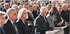  ?? FOTO: DPA ?? Mitglieder der Bundesregi­erung und Abgeordnet­e des Deutschen Bundestage­s nehmen in Berlin an der Totenmesse für Helmut Kohl teil.