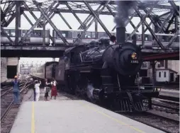  ??  ?? As an “L” train rumbles overhead, the 1385 backs out of Chicago’s North Western Station for the benefit of TV news cameras in 1987.