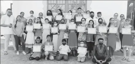  ?? ?? Youths posing with their certificat­es of participat­ion