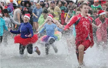  ?? STEVE RUSSELL PHOTOS/TORONTO STAR ?? More than 800 dippers took park in the Courage Polar Bear Dip, which raised money for World Vision clean water projects.