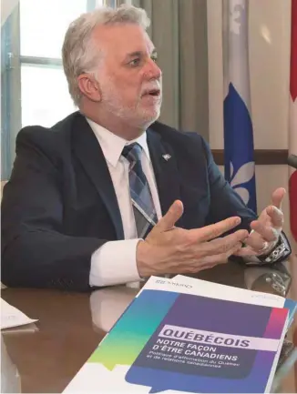  ?? JACQUES BOISSINOT LA PRESSE CANADIENNE ?? Le premier ministre Philippe Couillard a présenté jeudi sa «Politique d’affirmatio­n du Québec et de relations canadienne­s».