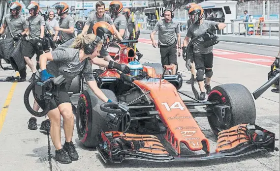  ?? FOTO: EFE ?? Fernando Alonso ya dijo que podría tomar una decisión tras el GP de Japón de F1 y Boullier confirmó que las negociacio­nes con el asturiano se cerrarán antes de la carrera de Austin