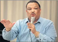  ?? Picture: BRIAN WITBOOI ?? IT WORKS LIKE THIS: Councillor Rano Kayser explains the procedure for ward committees to residents at the wards 31, 32, 34 and 35 informatio­n session in the Bethelsdor­p Community Hall at the West End Centre