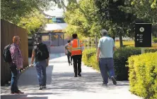  ?? Josie Lepe / Special to The Chronicle ?? Facebook’s U.S. workers, including at the Menlo Park headquarte­rs, will need to be vaccinated to return to its offices.