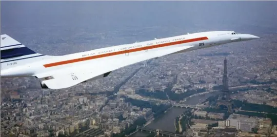  ?? ASSOCIATIO­N AIRITAGE ?? Le 9 juin 1969, Concorde survola Paris à l’occasion du Salon du Bourget. Le 002 survola Londres peu après.