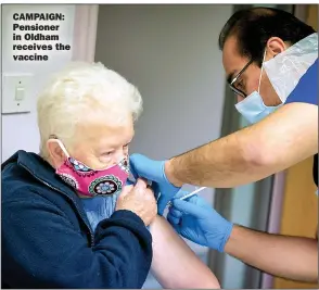  ??  ?? CAMPAIGN: Pensioner in Oldham receives the vaccine