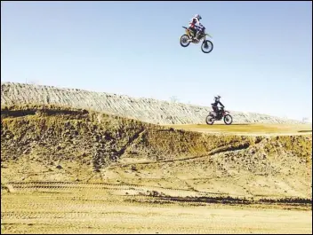  ?? Valley Press files ?? A couple of riders practice at Los Angeles County Raceway. The Los Angeles County Raceway MX has received a 10-year extension of its conditiona­l use permit from the Palmdale Planning Commission.