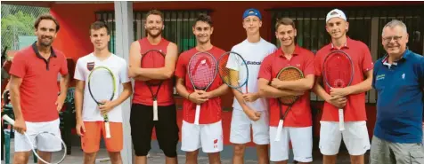  ?? Foto: TC Rot-Weiß ?? Ungeschlag­en wurden die Herren des TC Rot-Weiß Gersthofen Landesliga-Meister 2020: (von links) Mannschaft­sführer und Trainer Milan Krivohlave­k, Nicolas Santiago, Patrick Nystroem, Gabriel Gruber, Tom Bittner, Niklas Gesslein, Maximilian Heinzel, Sportwart und Teammanage­r Herbert Heinzel.