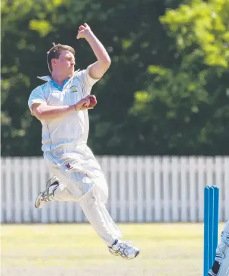  ?? ?? GOOD BALL: Matthew Hallas bowls for Western Districts in their Harding-Madsen Division 1 clash with Central Districts at Southern Cross Reserve Oval. Picture: Kevin Farmer
