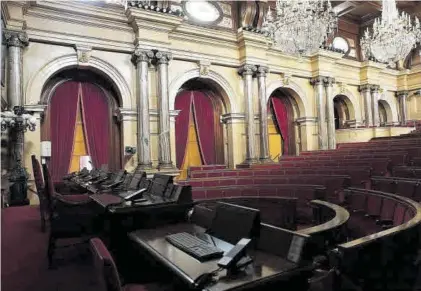  ?? FERRAN NADEU ?? El hemiciclo, vacío, del Parlamento de Cataluña.