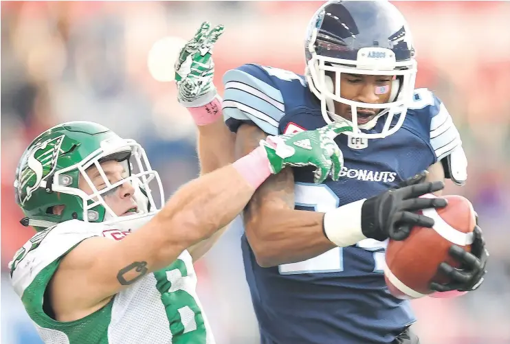  ?? — THE CANADIAN PRESS FILES ?? Receiver Rob Bagg and the Saskatchew­an Roughrider­s downed A.J. Jefferson’s Toronto Argonauts 29-11 Saturday in Toronto for their fourth straight win.