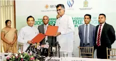  ??  ?? Health Minister Rajitha Senarathne and Megapolis and Urban Developmen­t Minister Patali Champika Ranawaka exchange the agreements