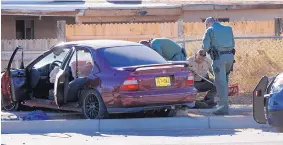  ?? JIM THOMPSON/JOURNAL ?? Bernalillo County Sheriff’s deputies investigat­e a stolen car that was crashed after a chase on Albuquerqu­e’s West Side.