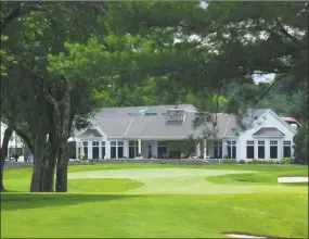  ?? Contribute­d photo ?? The 18th green at Ridgewood Country Club in Danbury.