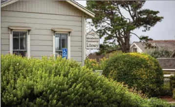  ?? CHRIS PUGH — MENDOCINO BEACON ?? The Mendocino Community Library.