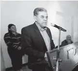  ??  ?? El rector de la UAdeC, Salvador Hernández Vélez, durante su intervenci­ón en la firma del convenio.