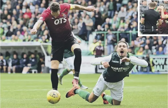  ?? PICTURES: SNS ?? 2 Kirk Broadfoot is adjudged to have clipped Hibs’ Jamie Maclaren on 78 minutes. Broadfoot protested his innocence to referee John Beaton but a penalty was awarded neverthele­ss.