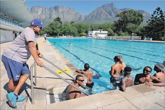  ?? Picture: CHRIS RICCO, BACKPAGEPI­X ?? DON’T GOGGAS SWIM? Paul Adams watches as his Cape Cobras players cool off at Newlands swimming pool yesterday ahead of their clash against the Warriors in PE on Saturday.  See page 31