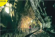  ?? FOTOS: HONDURAS TIPS ?? La cueva está acondicion­ada con luz y puente, por lo que usted puede recorrer esta gruta con tranquilid­ad.
