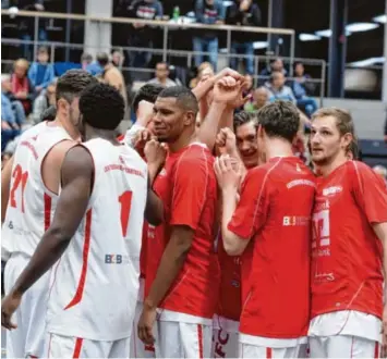  ?? Foto: Marcus Merk ?? Eng zusammenst­ehen wollen die Basketball­er des BG Leitershof­en/Stadtberge­n beim kommenden Auswärtssp­iel in Oberhachin­g.