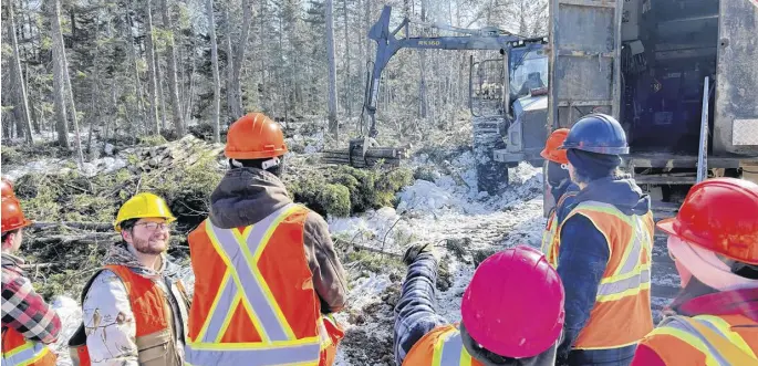  ?? CONTRIBUTE­D ?? The Nova Scotia Community College (NSCC) Natural Resources Environmen­tal Technology class visiting the forest harvesting operation of Darrin Carter Logging in the Thompson Station area.