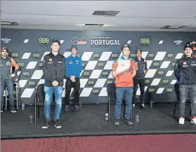  ?? FOTO: EFE ?? Rueda de prensa del Gran Premio, con Oliiveira, Quartararo, Mir, Zarco, Marc y Viñales