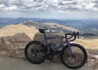  ?? Provided by Campbell Levy ?? Campbell Levy’s bike on the summit of Mount Evans on June 5.