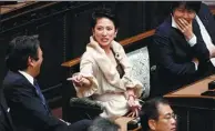  ?? KIM KYUNG-HOON / REUTERS ?? Opposition Democratic Party leader Renho Murata (center), talks with other lawmakers in the upper house before the start of the new parliament session in Tokyo on Monday.