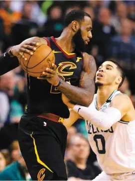  ??  ?? Lebron James a récolté 35 points, neuf mentions d’assistance et 15 rebonds lors du dernier match de la série contre les Celtics dimanche soir. PHOTO D’ARCHIVES, AFP