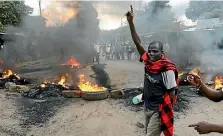  ?? PHOTO: REUTERS ?? An opposition supporter mans a barricade in Kibera slum in Nairobi, Kenya.