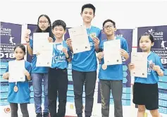  ??  ?? (From left) Lee Xin Yee, Iris Chieng, Wong Lee Hong, Harith Danial Jefri, Altamis Aqhar Sallam and Agatha Cheng display their prizes at the end of the tournament.