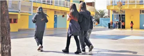  ??  ?? SAE apunta a regular la postulació­n a establecim­ientos educaciona­les en el país.