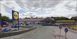  ??  ?? A plan to demolish the Lidl store in Mitchelsto­wn and replace it with a larger one has been given the thumbs-up.
