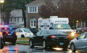  ?? Peter Yankowski / Hearst Connecticu­t Media ?? Milford police investigat­e the scene at the Longmeadow condo complex on Salem Walk where a person was killed late Tuesday night.