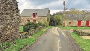  ?? | PHOTO : OUEST-FRANCE ?? Vous découvrire­z quelques maisons en pierre sur le chemin.