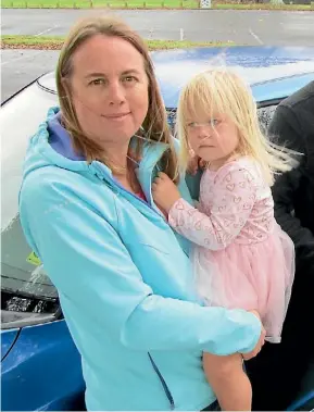  ?? CHRIS HARROWELL ?? Jasmine Kovach, holding her 3-year-old daughter Liesl.