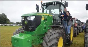  ??  ?? Mike Murphy and Laura Ring from Killavulle­n join the queue on a John Deere 6170 ahead of last Sunday’s run.