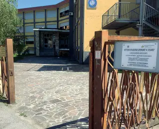  ?? (Gozzini) ?? Itis Cesaris L’ingresso della scuola superiore in cui sono avvenuti i fatti