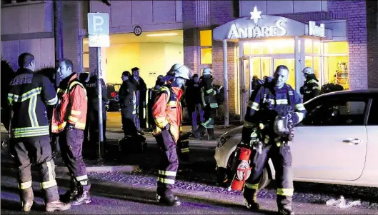  ?? BILD: 261NEWS/ANDRÉ VAN ELTEN ?? Spektakulä­r: Das Hotel Antares am Staugraben wurde nach der Alarmauslö­sung evakuiert.