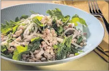  ?? [ZBIGNIEW BZDAK/CHICAGO TRIBUNE] ?? (bulb and fronds) cup finely sliced shallots cup olive oil 2 tablespoon­s freshly squeezed lemon juice Freshly ground black pepper 4 ounces baby arugula 1 ounce Parmesan cheese Farro salad