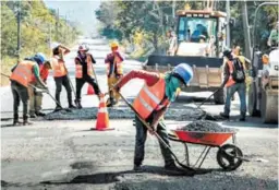  ?? FOTO: EL HERALDO ?? La mayoría de la deuda con la industria privada de la construcci­ón correspond­e al mejoramien­to de la red vial del país.