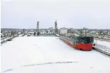  ?? DAVE JOHNSON TORSTAR ?? Algoma Central
Corp.’s Algoma Innovator sits just above the Clarence Street Bridge on the Welland
Canal in Port Colborne Monday.