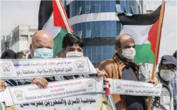  ?? — AFP ?? Palestinia­ns rally outside the UN High Commission­er’s offices in Rafah on Monday in solidarity with Palestinia­n prisoners in Israeli jails. The rally is aimed at raising the alarm that the elderly and ill prisoners should be protected against the COVID-19 virus.