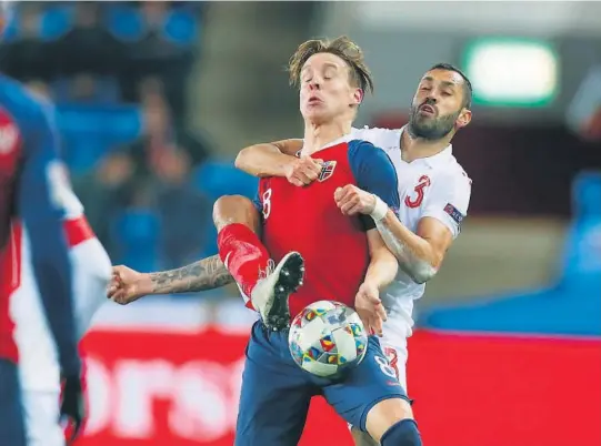  ?? FOTO: LISE ÅSERUD / NTB SCANPIX ?? VINNER: Stefan Johansen under EM-kvalifiser­ingskampen mellom Norge og Bulgaria på Ullevaal stadion tirsdag. Han tror Norge vinner sin gruppe.