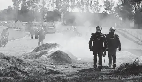  ?? FOTO: AP ?? > Las protestas en Colombia empezaron la semana pasada.