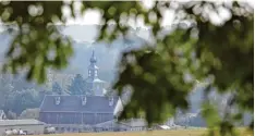  ?? Foto: Jan Woitsa, dpa ?? Blick auf das sächsische Dorf Kirchbach. Gerade im Osten häufen sich die Probleme des ländlichen Raums.