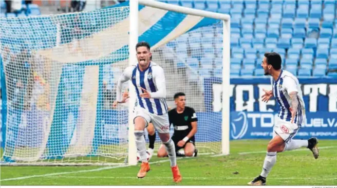  ?? ALBERTO DOMÍNGUEZ ?? Caye Quintana celebra en el Nuevo Colombino uno de los siete goles que ha marcado esta campaña.