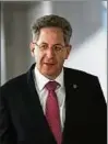  ??  ?? Stellte sich den Abgeordnet­en: Verfassung­sschutz-präsident Hans-georg Maaßen. Foto: dpa