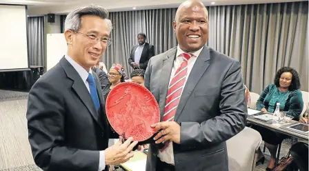  ?? Picture: LULAMILE FENI ?? TIES THAT BIND: Chinese ambassador to SA Lin Songtian and Eastern Cape premier Oscar Mabuyane exchange gifts after meeting in Mthatha to discuss the proposed developmen­t of Port St Johns harbour, and potential aquacultur­e developmen­t projects in Qholorha and Hamburg.