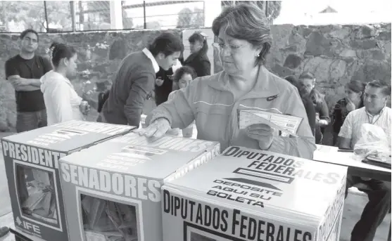  ?? ARCHIVO ?? El INE colocará 19 casillas especiales para las personas que se encuentren en tránsito; será una por cada distrito local.